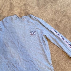 Vineyard vine long sleeve. Original size is a Large but fits more like a Small